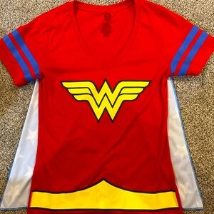 DC Comics Wonder Woman t shirt with Velcro cape
